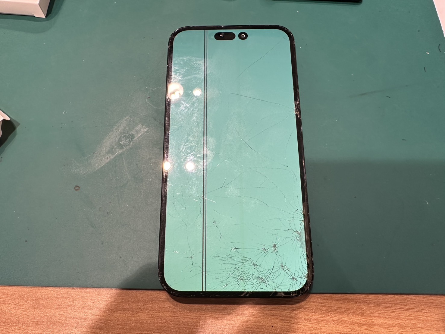 【大崎よりご来店】iPhone14ProMaxの画面交換をご依頼いただきました!